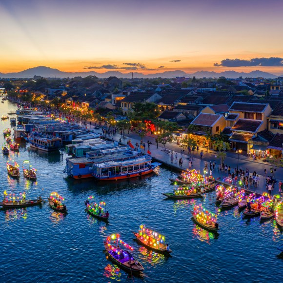 Hoi An old town river at dusk